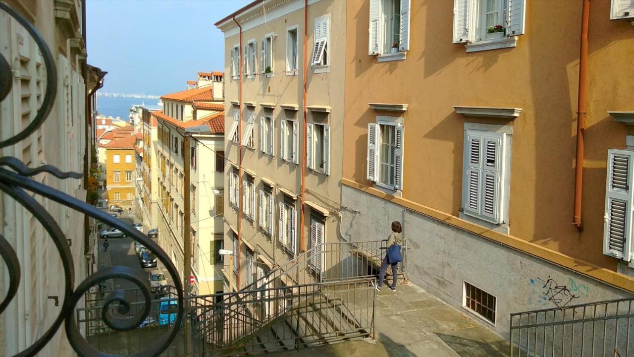 Casa Antica - Historical Apartment In Old City Center Trieste Exteriör bild