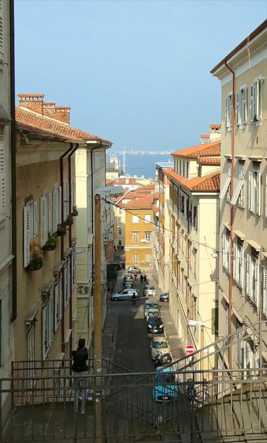 Casa Antica - Historical Apartment In Old City Center Trieste Exteriör bild