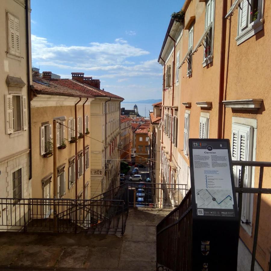 Casa Antica - Historical Apartment In Old City Center Trieste Exteriör bild