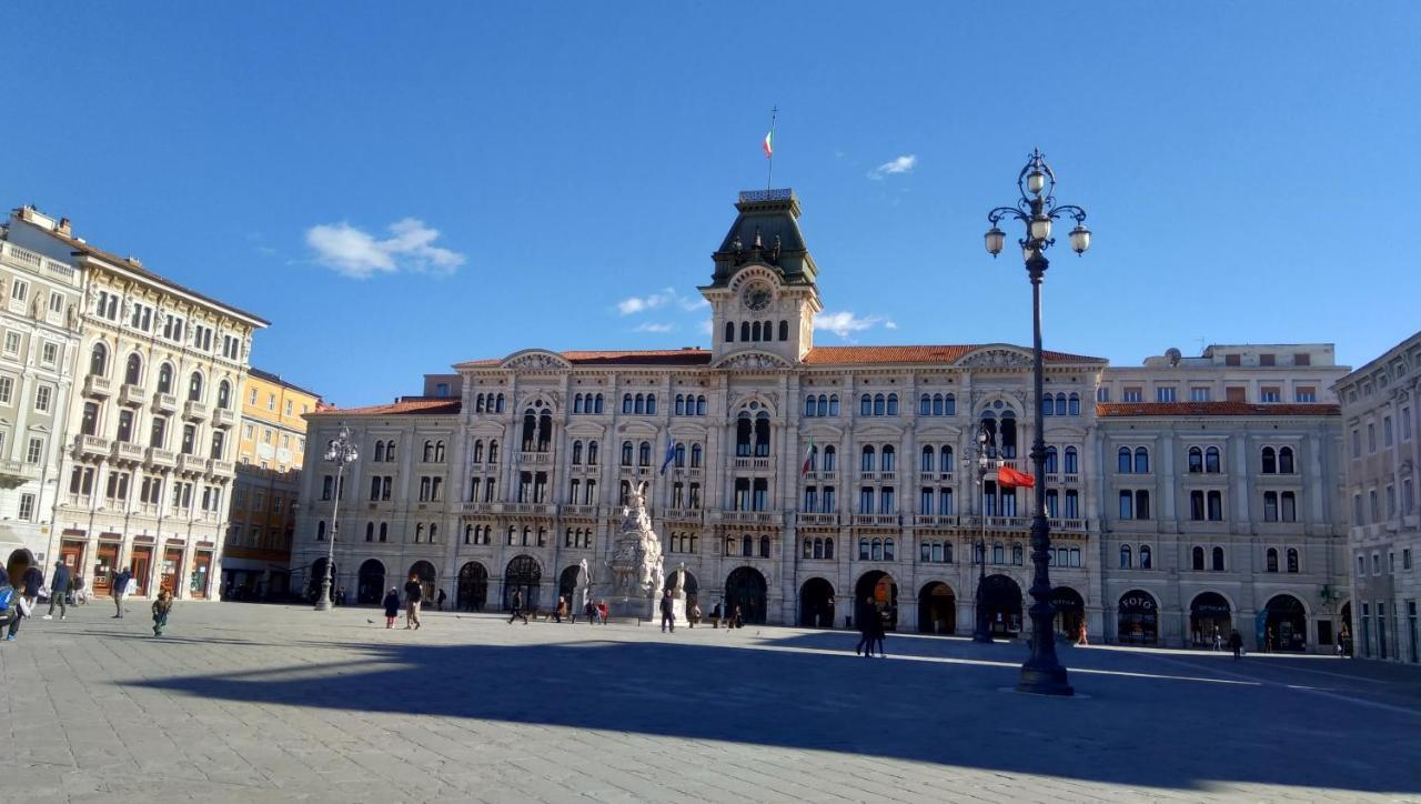 Casa Antica - Historical Apartment In Old City Center Trieste Exteriör bild