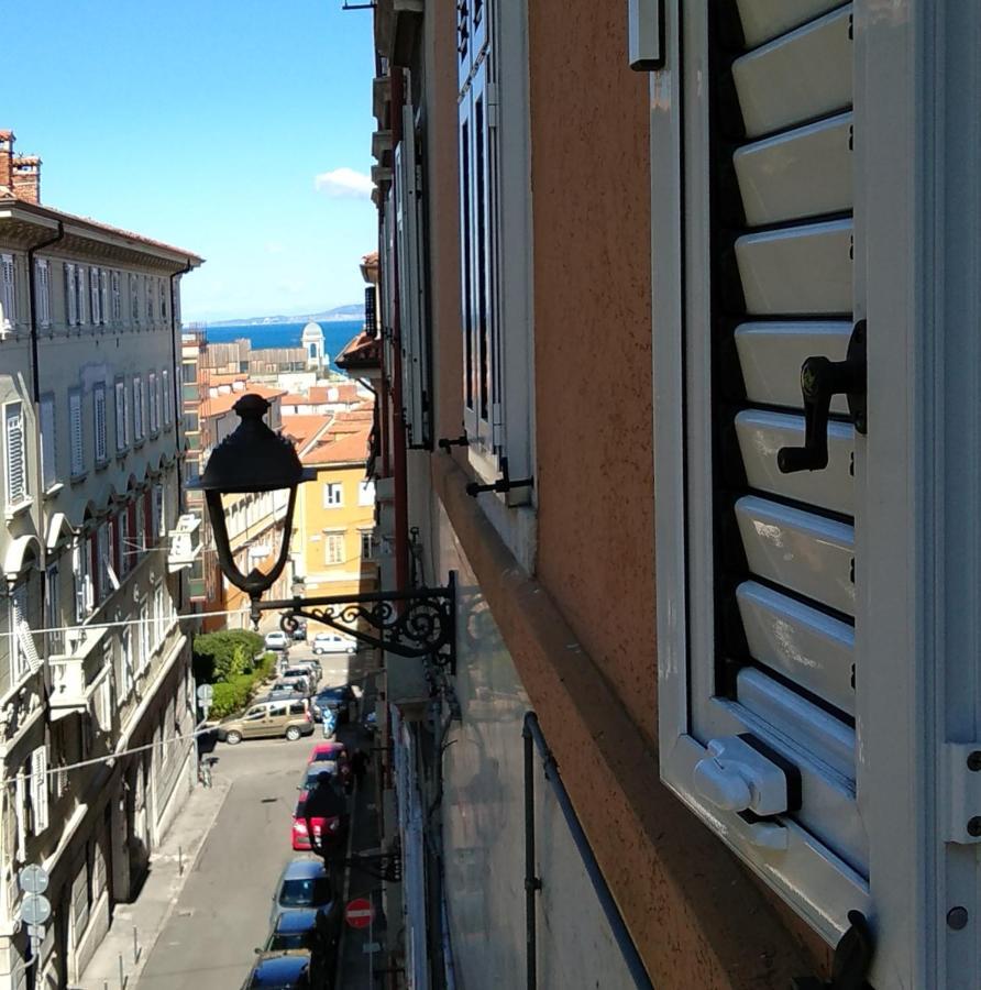 Casa Antica - Historical Apartment In Old City Center Trieste Exteriör bild